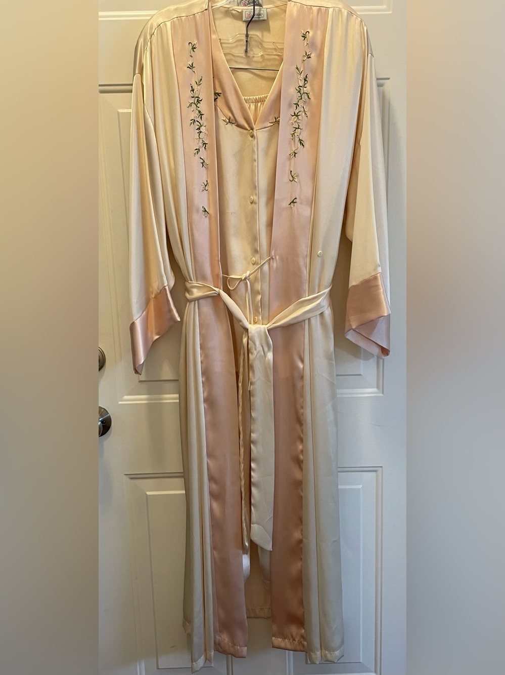 Beautiful Vintage Etienne Blush Trimmed in Pink 3 Pc Pajama and Robe Set  Sz Lg